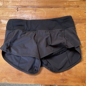 Black 2.5 Speed Up Shorts (size 4): Lululemon